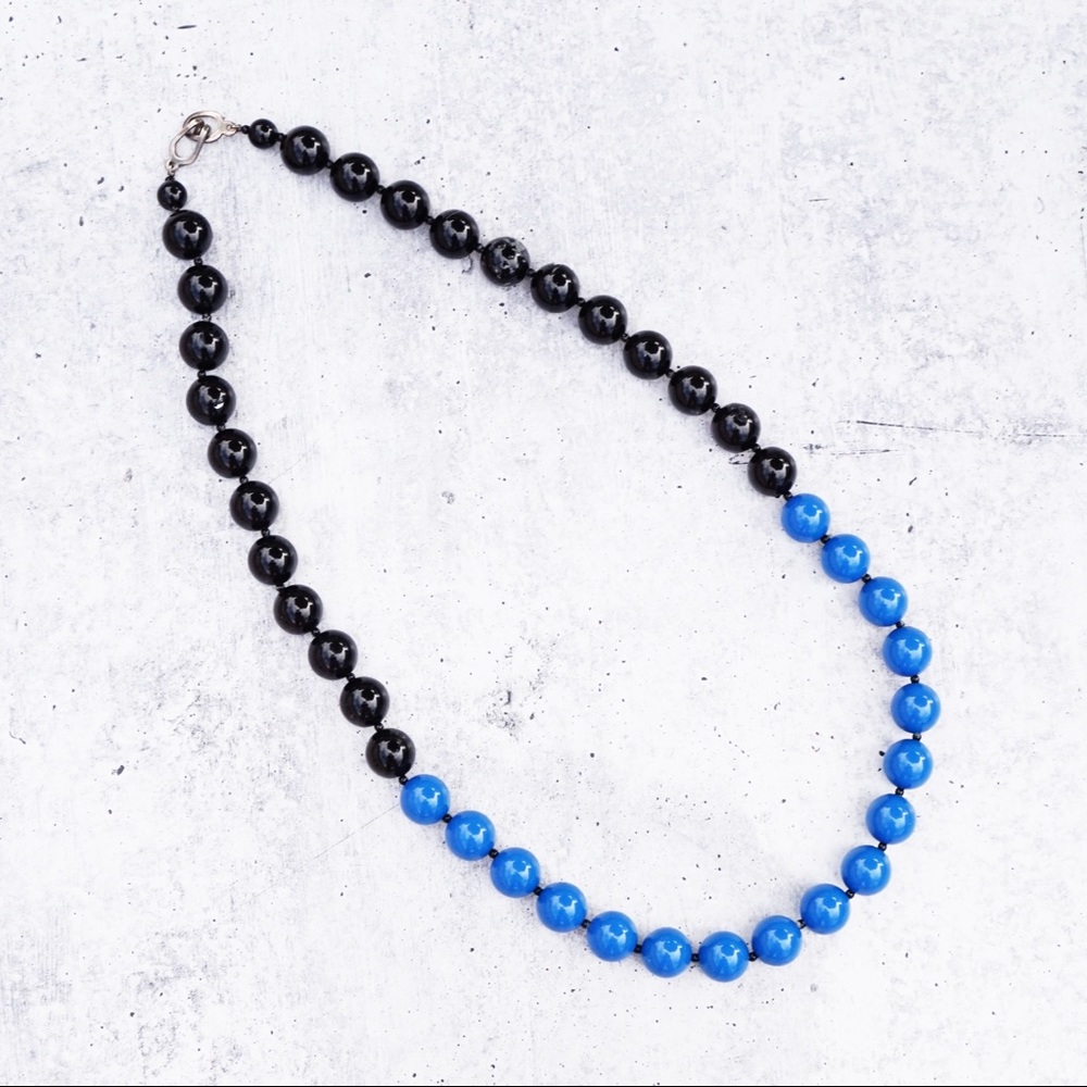 1980s Chunky Two Tone Black & Blue Beaded Necklace